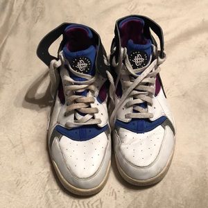Men’s basketball style sneaker
